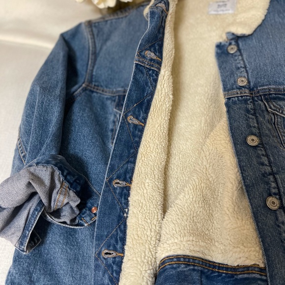 NWT Old Navy Shearling lined Jean Jacket - most coveted jacket!! - M Petite - Picture 3 of 5